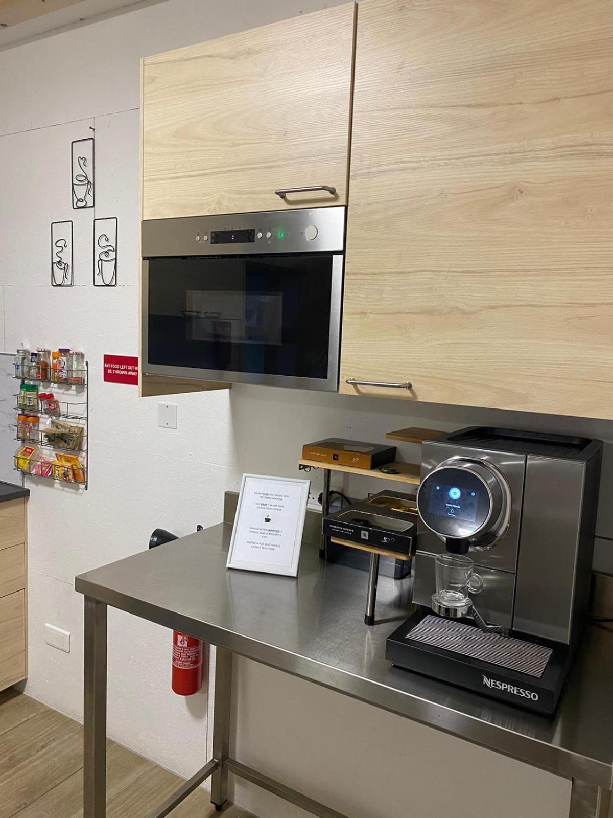 Bohobos Hostel Antibes Eksteriør billede