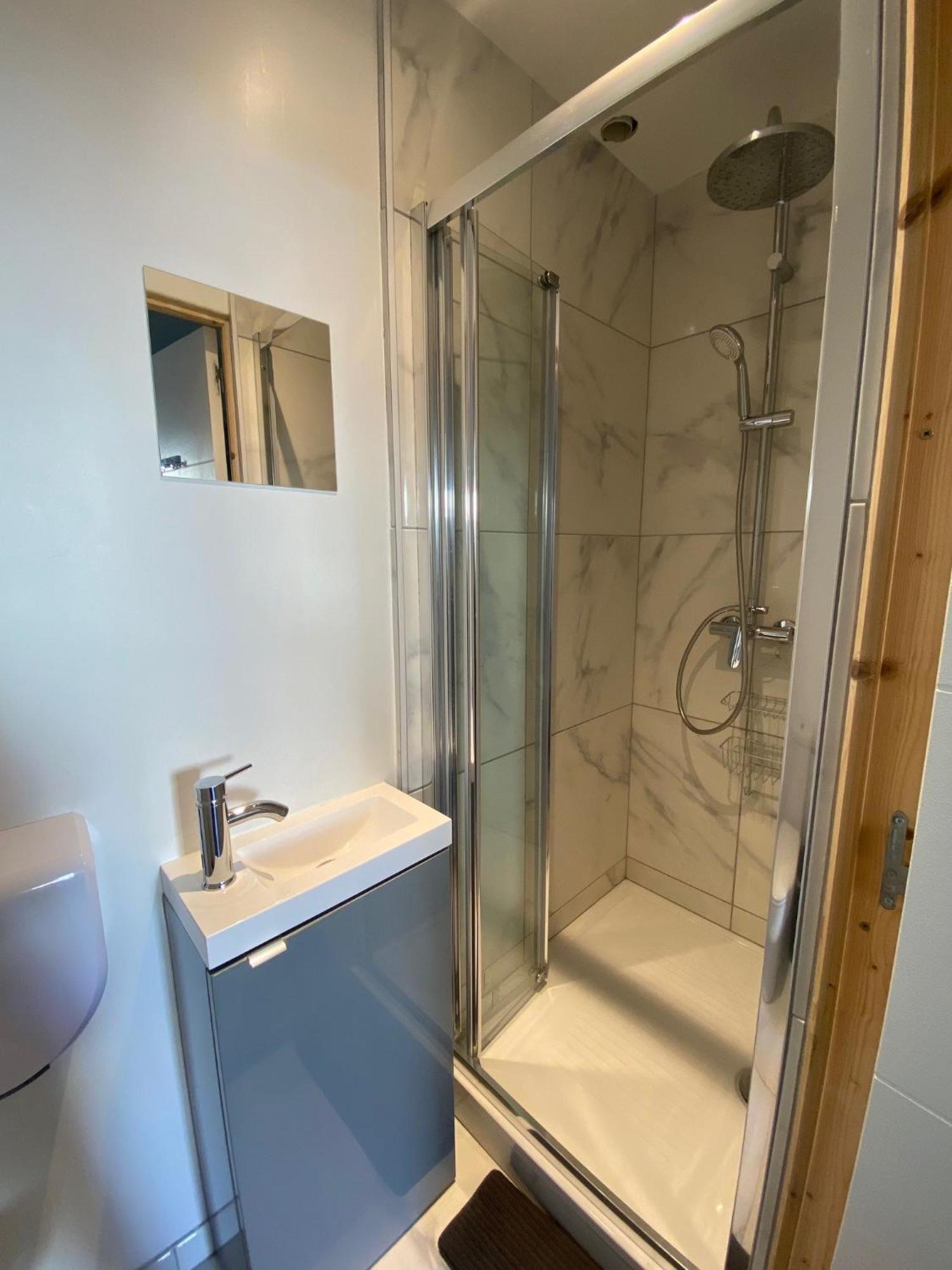 Bohobos Hostel Antibes Eksteriør billede