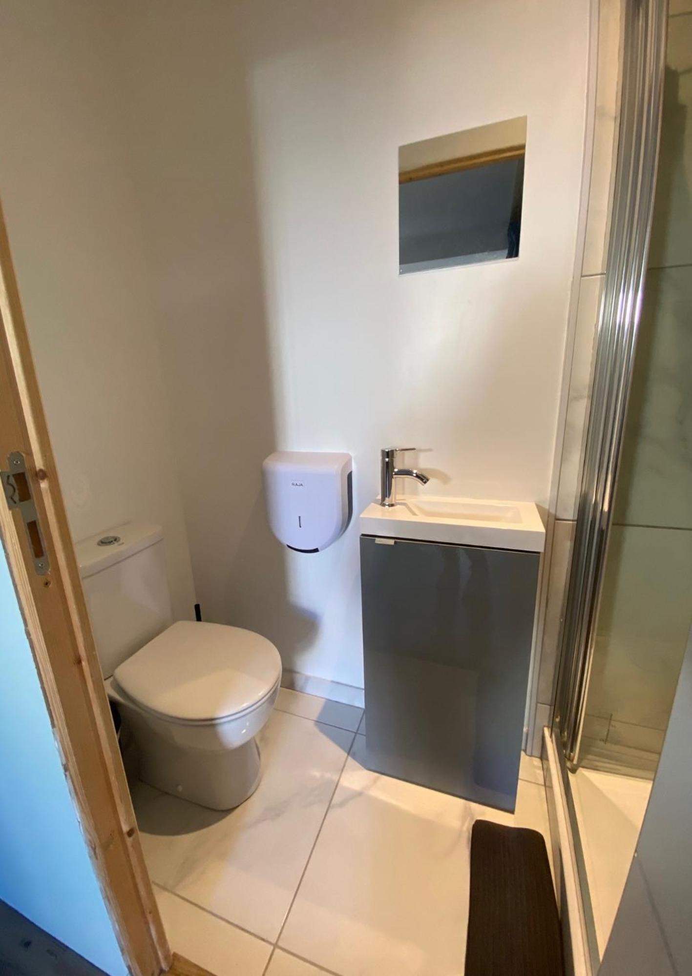 Bohobos Hostel Antibes Eksteriør billede