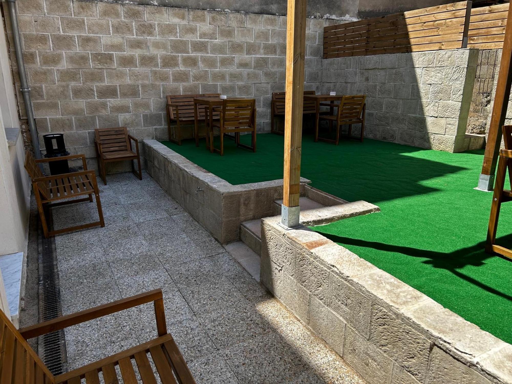 Bohobos Hostel Antibes Eksteriør billede